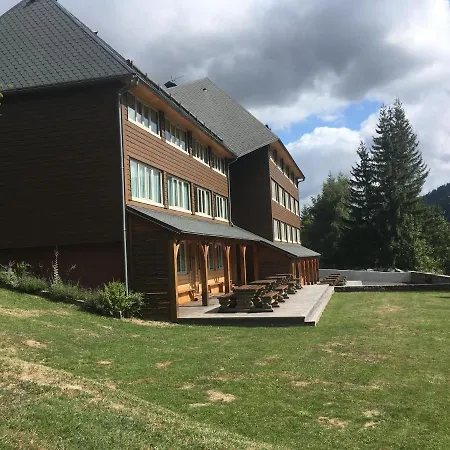 Studio Cocooning Dans Le Cantal 拉维西尔